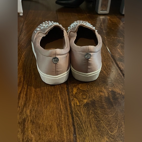 Women’s rose gold Steve Madden shoes - Picture 2 of 3